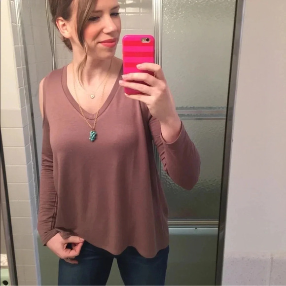 Tresics Womens Brown Long Sleeve Cold Shoulder Top Medium - Picture 3 of 6